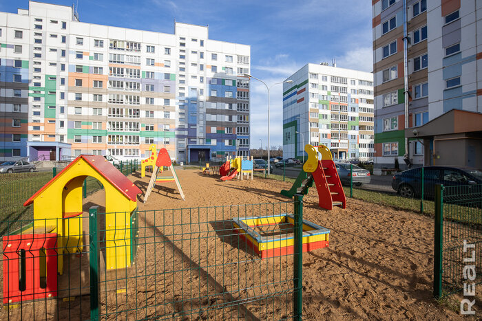 В поселке под Минском предлагают квартиры с метром от 900 долларов. Дом обещают сдать в этом году