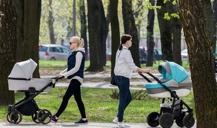 «Купил квартиру у семьи с несовершеннолетним. Теперь не могу их выписать. Что делать?». Отвечают специалисты