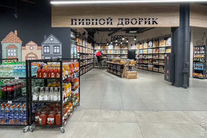 Рядом с вокзалом и стадионом «Динамо». Побывали в новом торговом центре, про который вы, возможно, и не знали