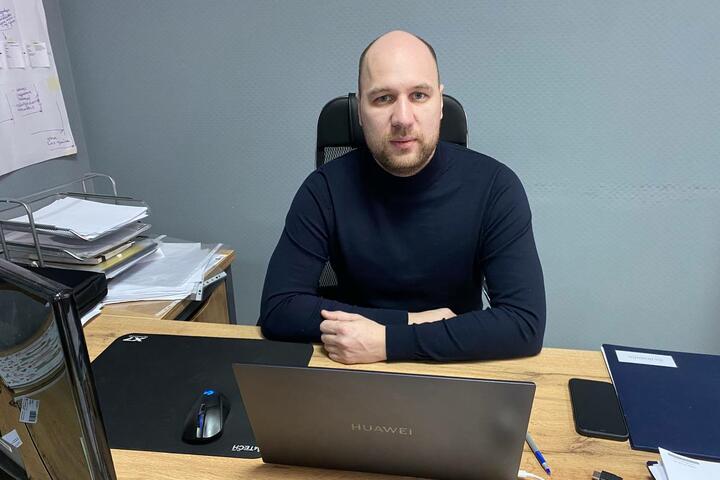 «Пришлось заложить квартиру, чтобы развить производство». Как любовь и предательство партнеров помогли парню из Казани построить устойчивый бизнес