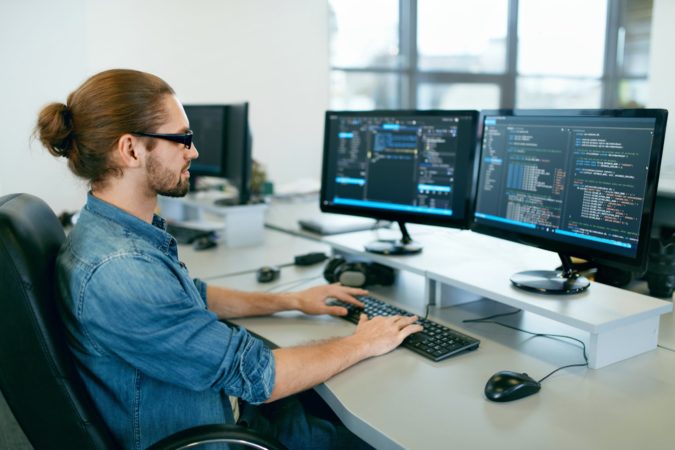«IT-компании активно пополняют штат новыми разработчиками». Что происходит с IT-бизнесом в России