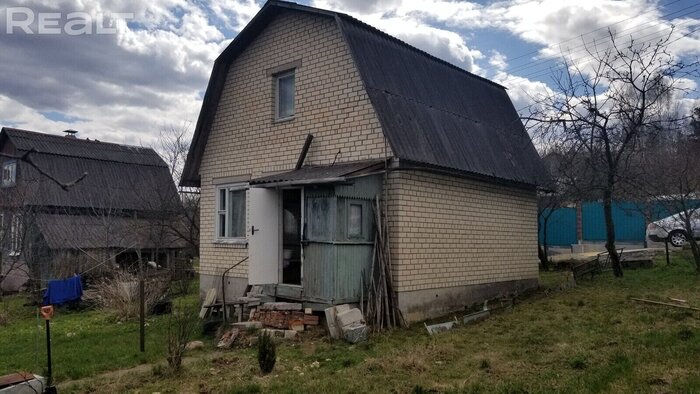 Посмотрели, какие дачи возле Минска можно снять на лето дешевле квартиры. Есть и по 100-150 долларов