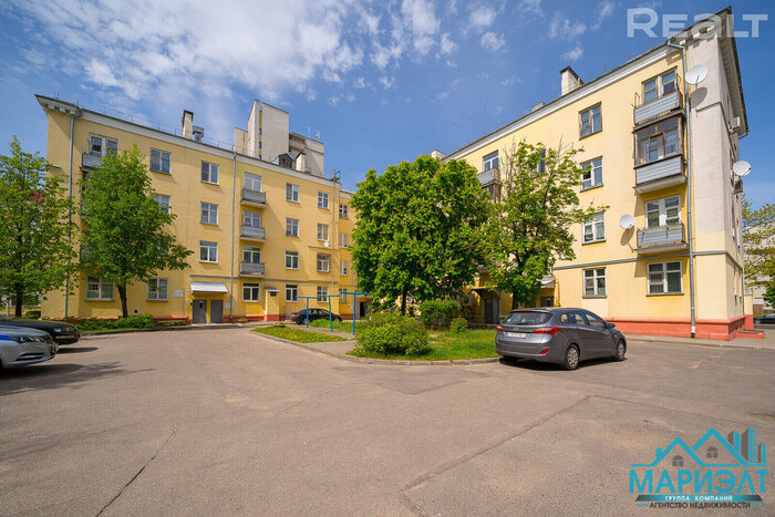 На улице Октябрьской в Минске продается очень стильная квартира. Смотрите, как там внутри