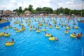 В минском "Дримленде" открылся урбан-парк с бассейнами и пляжем. Смотрите, сколько людей туда пришло в жару!