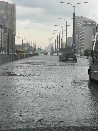 В Минске прошел сильный ливень. Смотрите, как затопило часть Новой Боровой