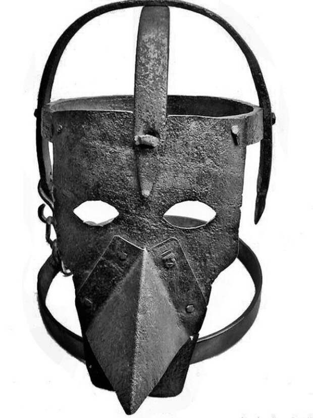 Зачем в Средневековье люди носили жуткие железные маски?