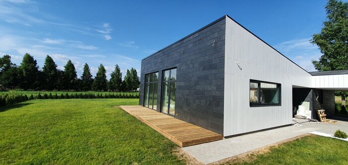 Четыре месяца - и супертеплый дом готов. Белорус показал, какие дома он построил в Литве
