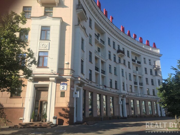 Ворота Минска, Дом Чижа и писательский дом со входом в метро. Какие квартиры продаются в легендарных домах в центре Минска