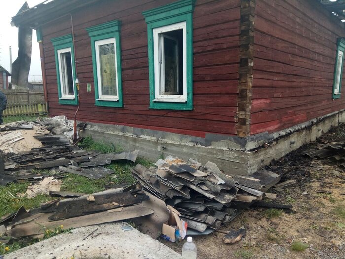«За 40 минут остались только стены». Белорусы заново строят дом — он сгорел, когда проводили газ