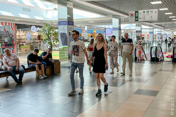 «Цены у вас московские стали». Что происходит в Dana Mall, куда едут россияне после закрытия Zara