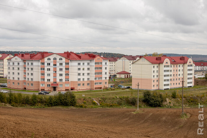 Минским очередникам предлагают квартиры в Логойске. Узнали цены на жилье в пятиэтажке с лифтом