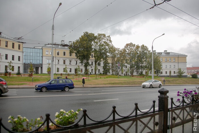 «Уже есть бронирования на Новый год». Побывали в новом отеле Hilton, который открылся в зданиях второй больницы