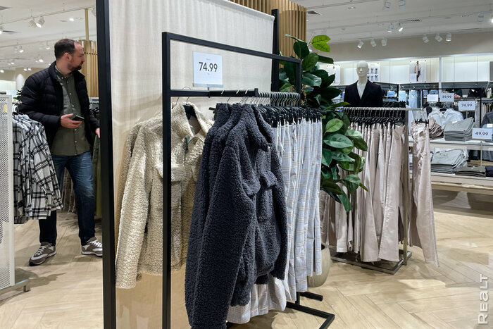 На прошлой неделе в H&M были огромные очереди. Все выгребли или что-то осталось? Проверяем