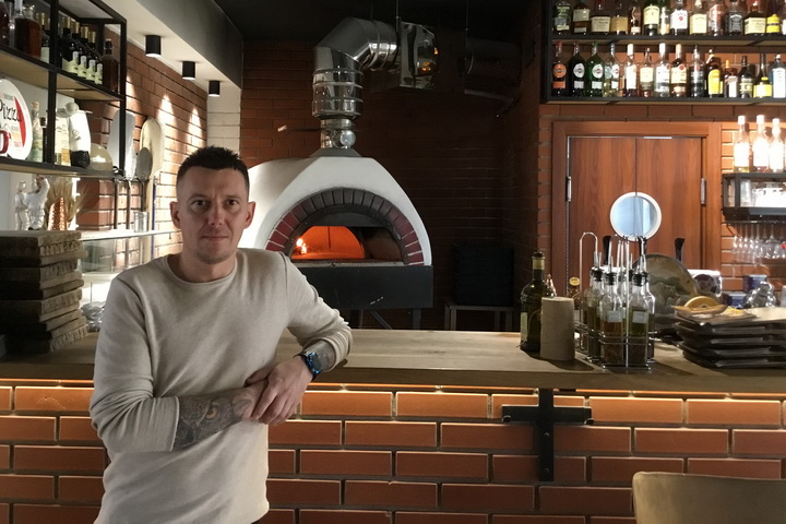 Фото из архива героя Как парень из Гродно пек настоящую Pizza Napoletana в траке, а потом открыл ресторан на два этажа
