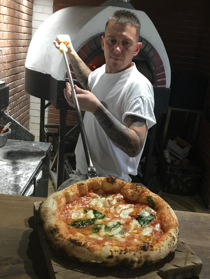 Фото из архива героя Как парень из Гродно пек настоящую Pizza Napoletana в траке, а потом открыл ресторан на два этажа