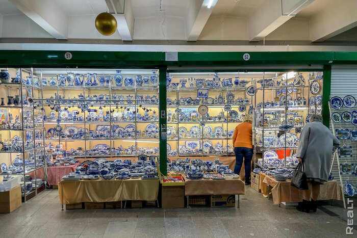 «Раньше здесь продавали уникальные вещи». Как сейчас живет ТЦ прямо под Октябрьской площадью в Минске