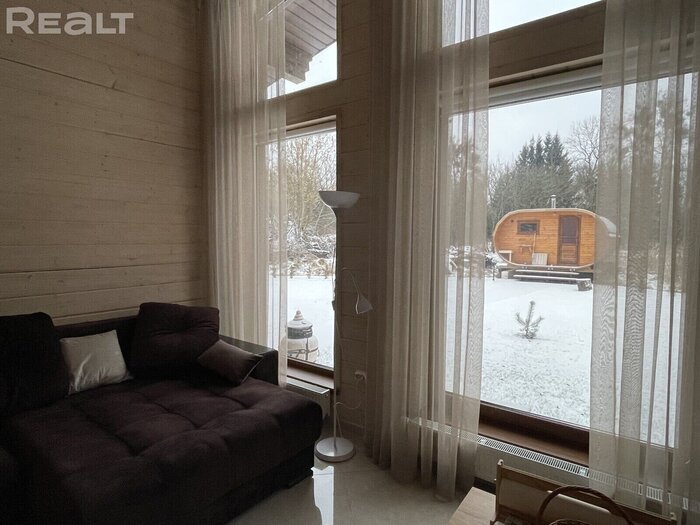 Нашли идеальный дом для зимних праздников. Он находится прямо в Беловежской пуще и стоит недорого