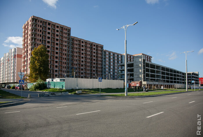 В доме на Жуковского всем желающим предложили еще 14 квартир. Цена за жилье и место в паркинге стала еще ниже
