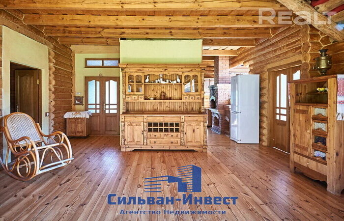 Напротив белорусского «Смолевуда». Рядом с площадкой «Беларусьфильма» продается дом, как из русской сказки