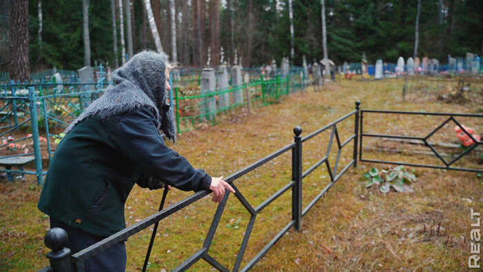 "Пан подарил нам лес, чтобы дед сел за него". Как живет 91-летняя последняя староверка в деревне на Нарочи