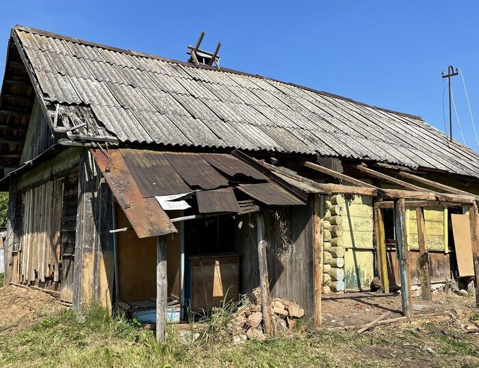 Зачем в глухой деревне галерея? Минчанин купил старую хату и переделал ее в нечто необычное