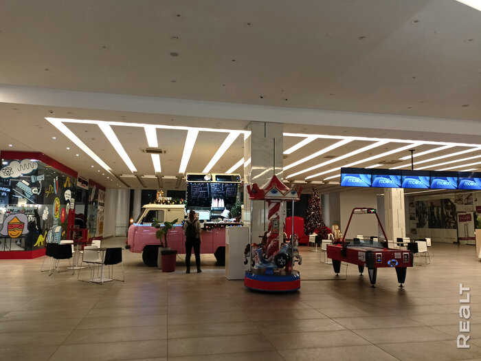 «Торговый центр для местных». Как живет ТРЦ Palazzo, где закрылся H&M, но открылся магазин с IKEA