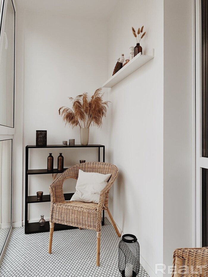 Минимализм, датские стулья и испанская сантехника. Как выглядит одна из самых дорогих квартир в ЖК «Парк Челюскинцев»