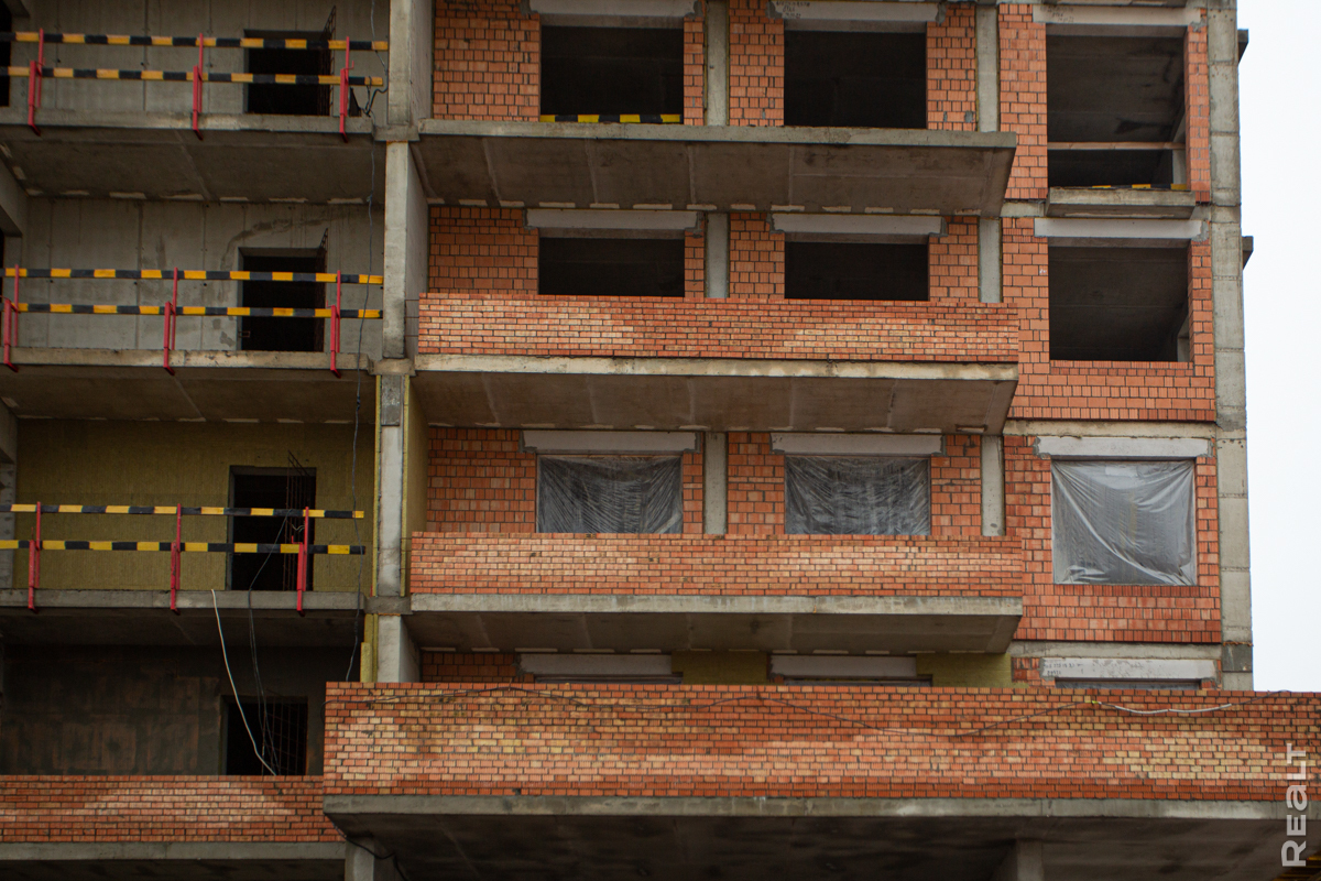 За полгода дом вырос на 14 этажей. Как строится жилой комплекс рядом с метро «Грушевка»