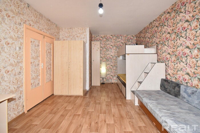 Нашли неплохую квартиру в малоизвестном пригороде Минска. Стоит недорого, но находится на территории спортивного центра