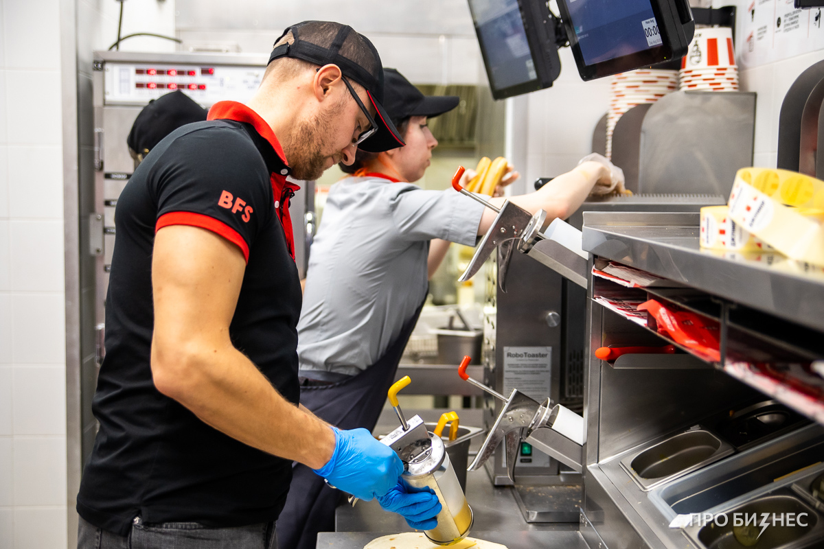 «В каком-то смысле мы продаем людям их время». CEO сети ресторанов KFC в Беларуси рассказал, как рынок общепита отреагировал на санкции и кризис