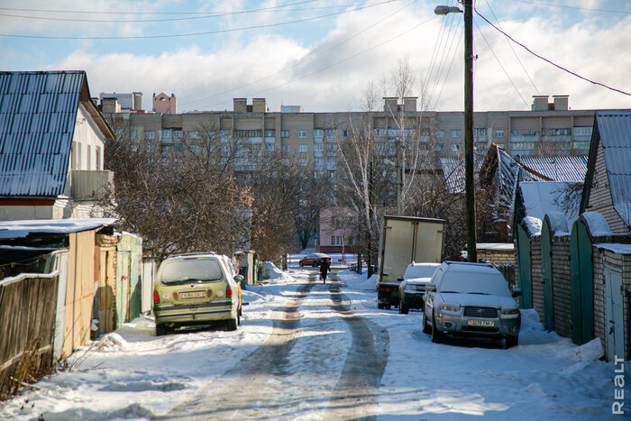 «Через месяц после покупки нам вручили решение о сносе». Как живет частный сектор на Беды в Минске