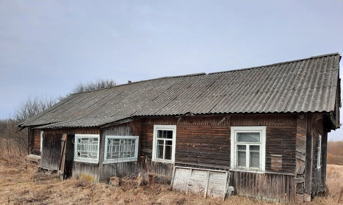 37 рублей - и хата ваша. Смотрите, какие варианты появились в реестре пустующих домов на продажу