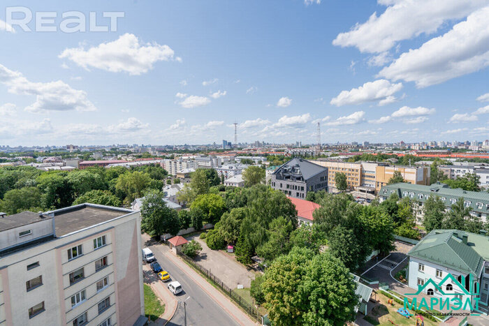 Показываем элитный дом в центре Минска, про который мало кто знает. На старте продаж метр тут был от 1600, а сейчас?