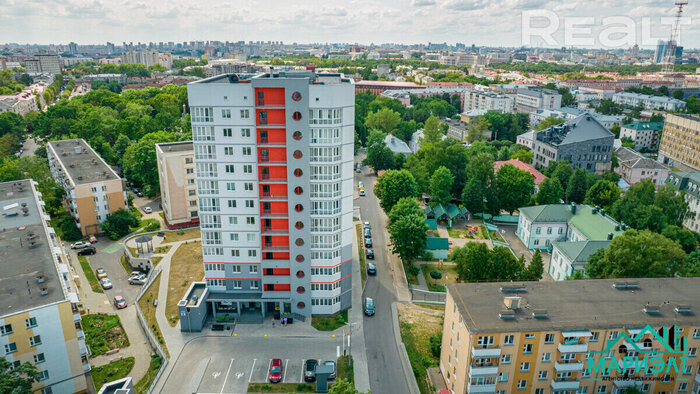 Показываем элитный дом в центре Минска, про который мало кто знает. На старте продаж метр тут был от 1600, а сейчас?