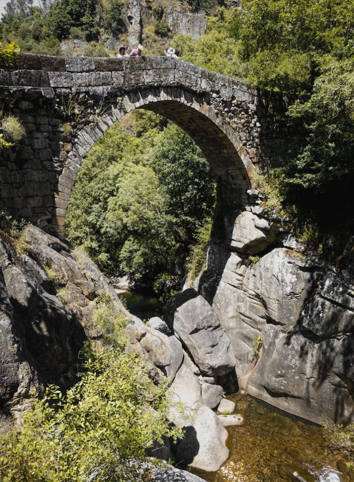 20 красивейших мостов, которые будто вышли из книги сказок