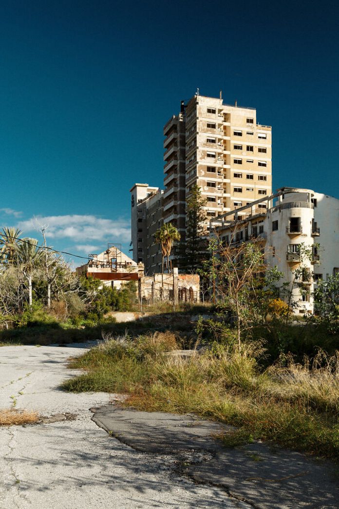 Жуткая красота города-призрака на снимках французского фотографа