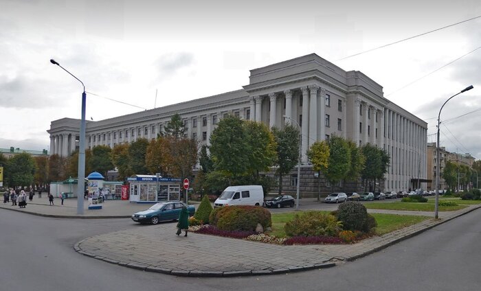 В этом доме должна была жить элита новой столицы БССР. Что за он и какие квартиры там продают?