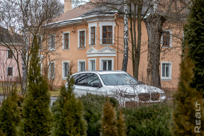 Как выглядит бывший военный городок МГБ на окраине Минска и почем тут продают квартиры