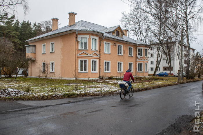 Как выглядит бывший военный городок МГБ на окраине Минска и почем тут продают квартиры
