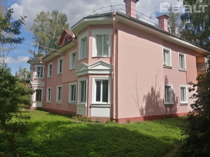 Как выглядит бывший военный городок МГБ на окраине Минска и почем тут продают квартиры
