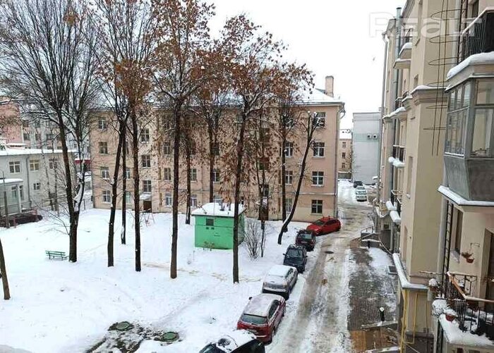 Смотрим, сколько стоят квартиры в доме с видом на Купаловский и Администрацию президента. Тут жили знаменитые писатели