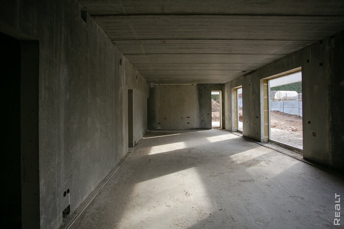 Под Минском за три месяца построили теплый дом из бетонных панелей. Съездили на него посмотреть