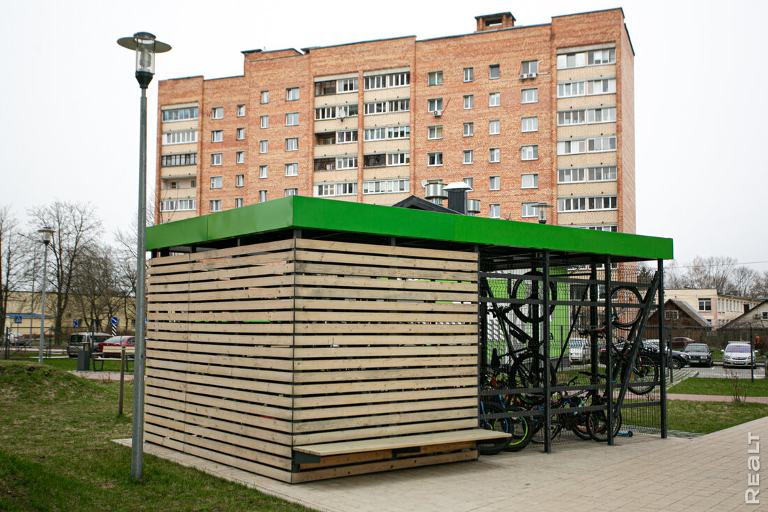 «Тракторным порой пахнет, но до Октябрьской можно пешком дойти». Побывали в новом ЖК с недорогим метром