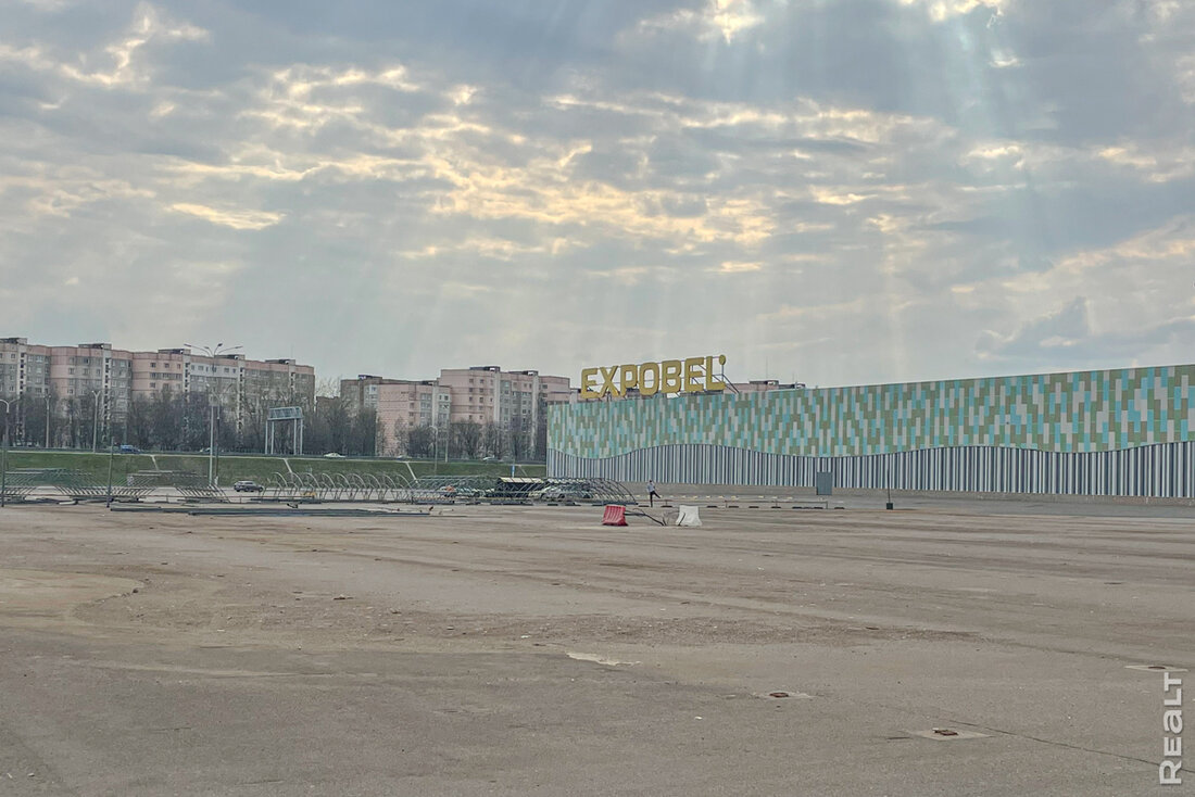 «Необычным здесь было все». Как живет ТЦ, в котором открылся первый гипермаркет в Беларуси