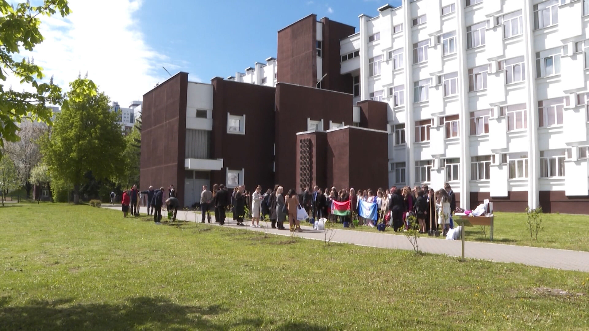 Преподаватели и студенты-медики почтили в Минске память военных врачей