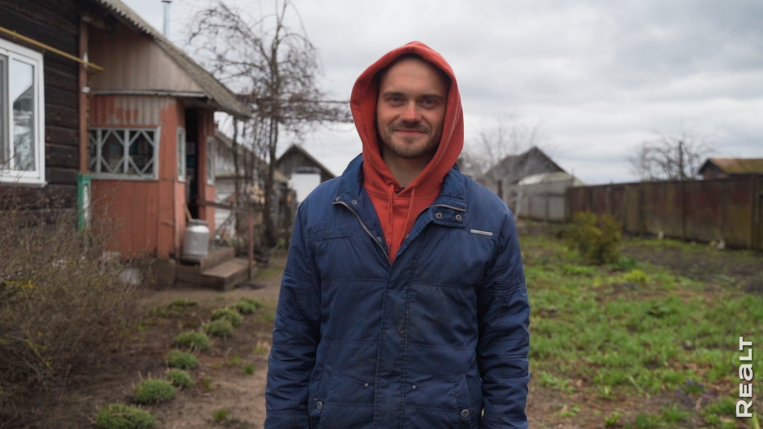 "Приехал отдохнуть - и остался жить". Молодой минчанин поселился в деревне, завел хозяйство и делает сыр