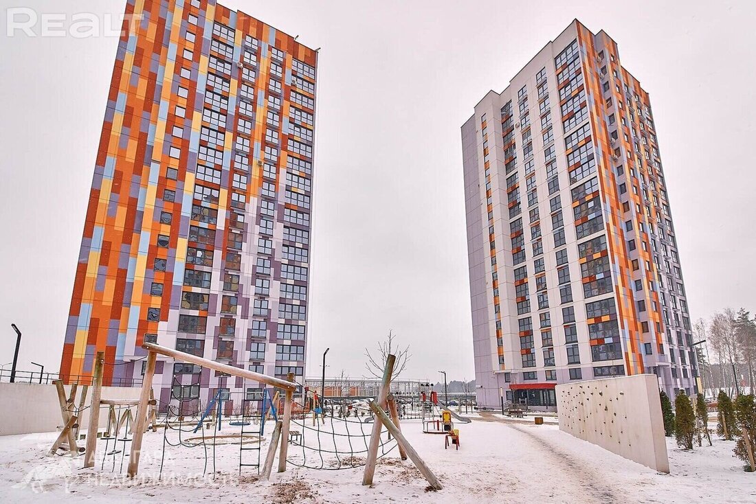 Вспомнили последний ЖК Чижа. Сколько сейчас стоит жилье в «мармеладных» высотках на окраине Минска?