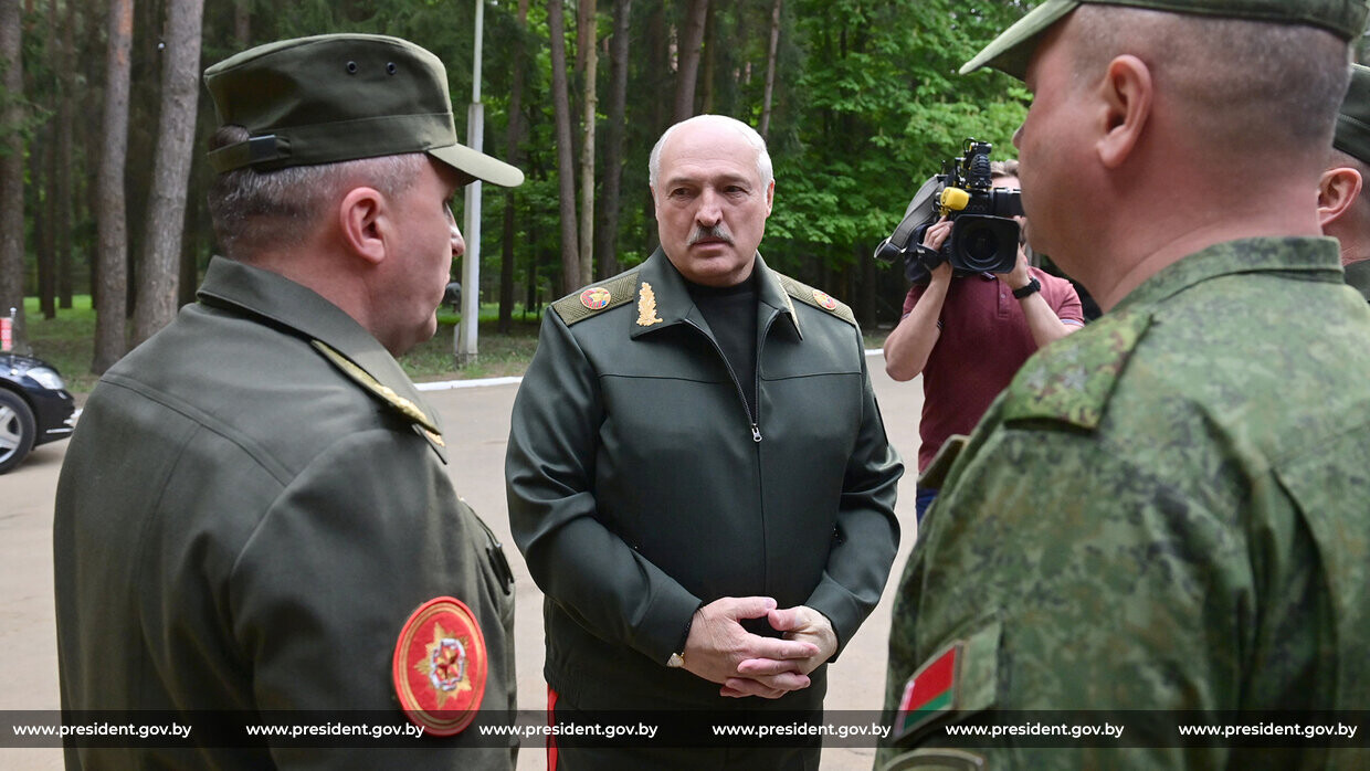 Лукашенко посетил командный пункт ВВС и войск ПВО