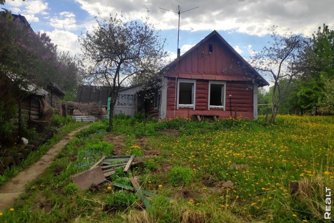 «Возле дома не хватает парковок, а во дворе − воздуха». Посмотрели на новые кварталы в Лошице