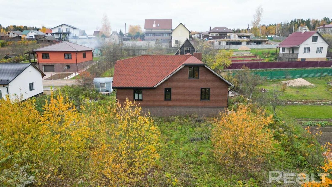 «Классная локация, живут в основном минчане». Побывали в популярном дачном поселке в Логойском направлении